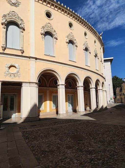 -Free Parking & Wifi- 10 Minuti Dal Centro Apartman Padova Kültér fotó